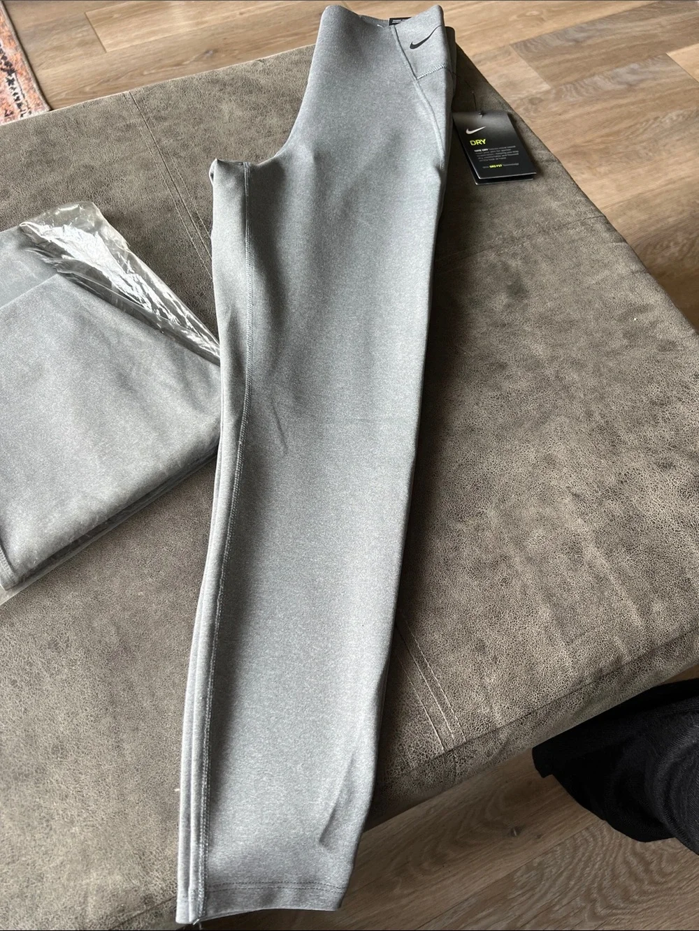 NEW! WMNS. Nike HR Gray Performance Leggings with Subtle Swoosh. Sculpt. XS
